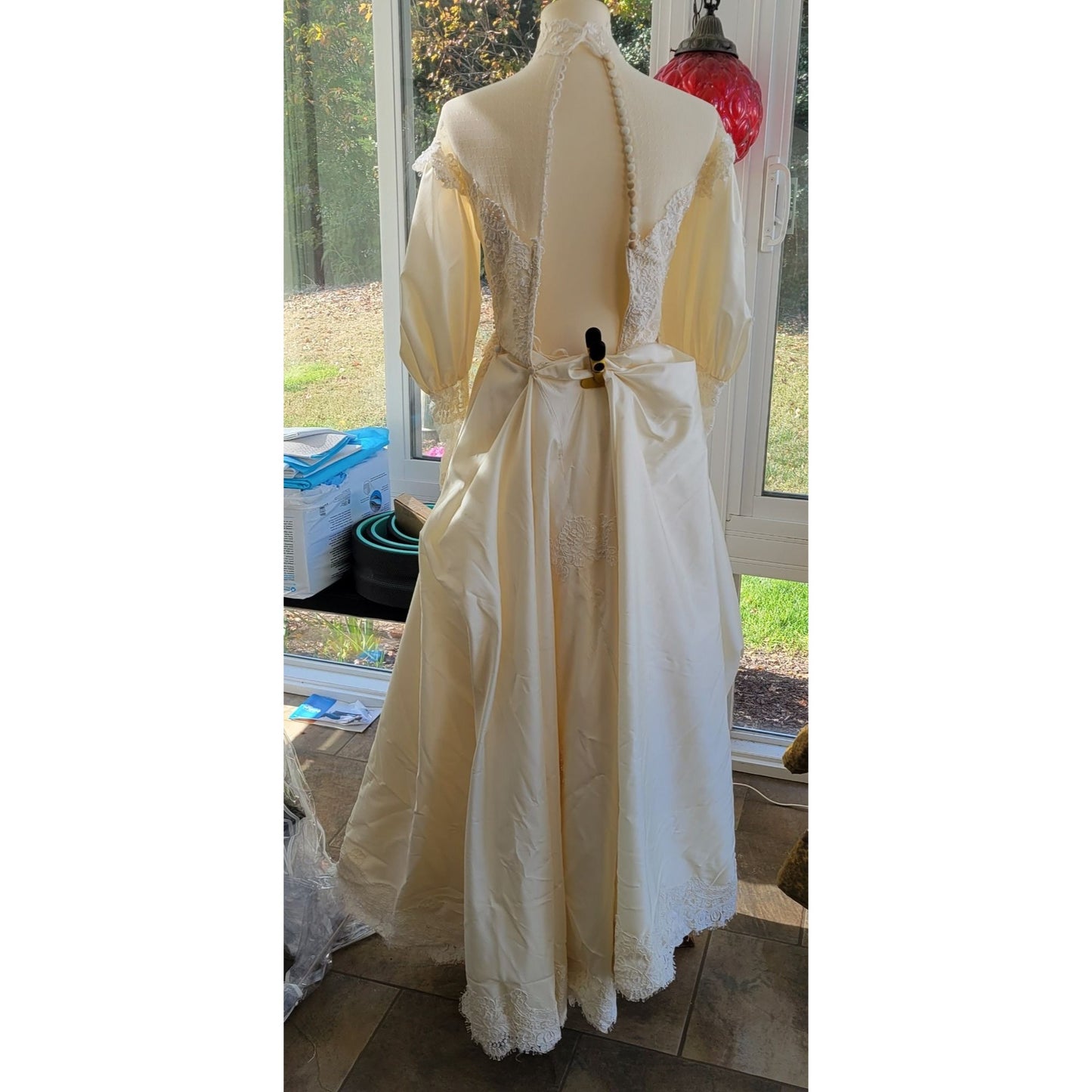 Fantastic Vintage Lace, Satin, Buttons, and puffy sleeves