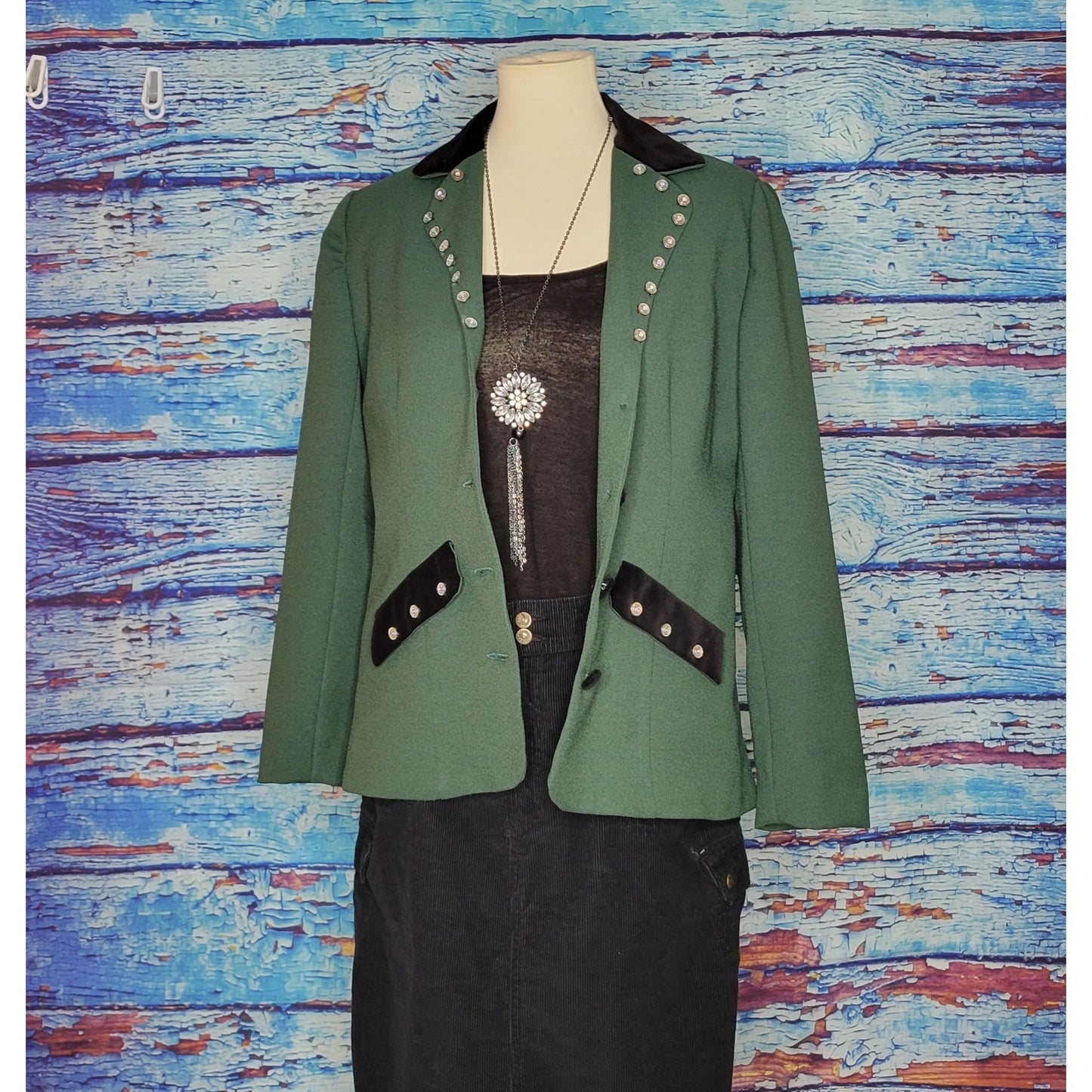 VTG Beautiful Green Blazer with Detailed Buttons and Velour