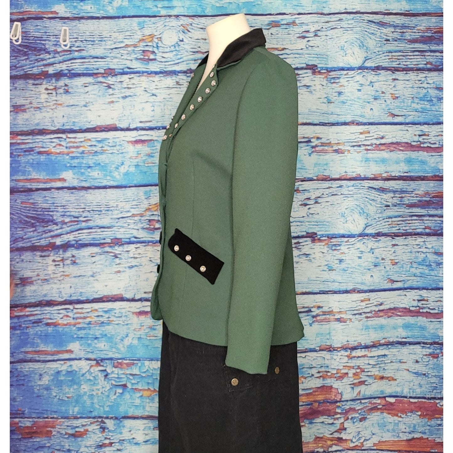VTG Beautiful Green Blazer with Detailed Buttons and Velour